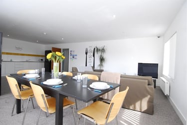 8 bed flat, 10 Kinterbury Street, City Centre, Plymouth, PL12DG - Image 1